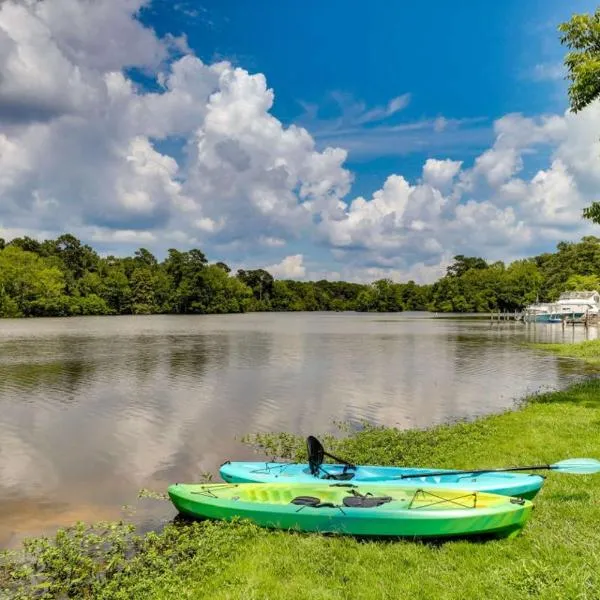 Bells Marina & Fishing Resort - Santee Lake Marion by I95 - Family Adventure, Pets on Request!, hotel v destinaci Eutawville