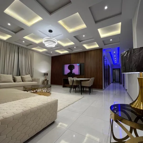 شقة فندقية راقيه ثلاث غرف نوم, hotel in Jeddah