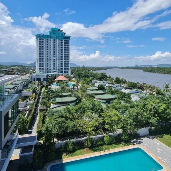 Castle Bayview Resort & Spa, hotel in Kampot