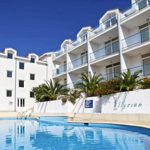 Apartments Illyrian Resort, Milna, with pool