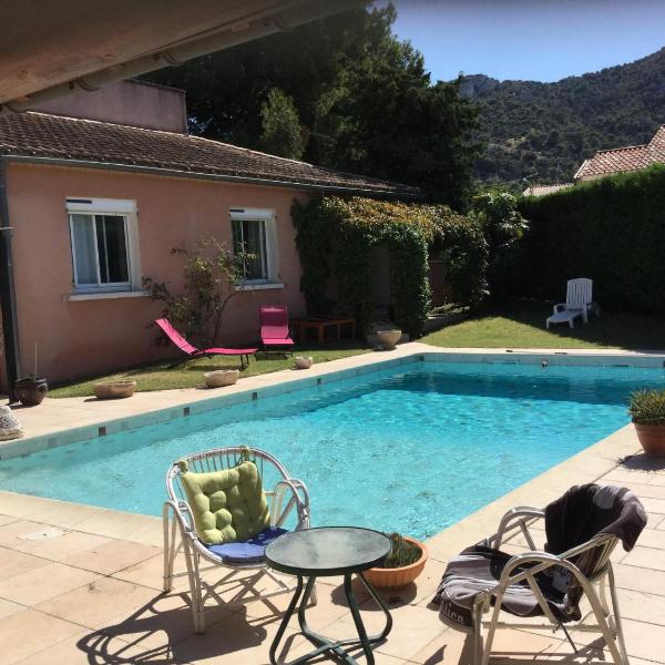 beautiful vacation home with pool located in robion with a pretty view on the luberon. 8 people.