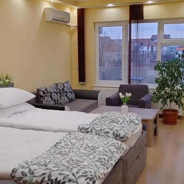 Студиа за гости СЛАВЯНИ, hotel in Yambol