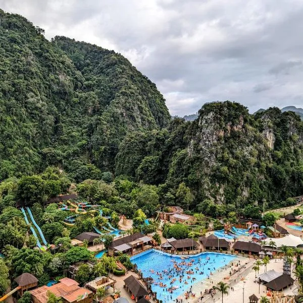 Amazing Views & Eco Friendly Luxury Onsen Suites, Lost World of Tambun, hotel in Ipoh