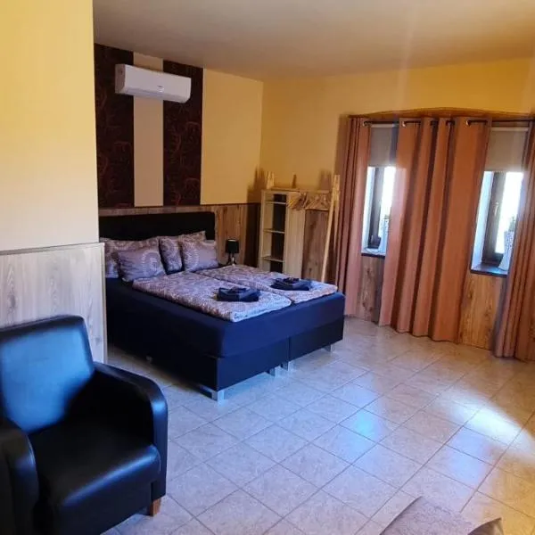 Panzio A mi Paradicsomunk, hotel in Véménd