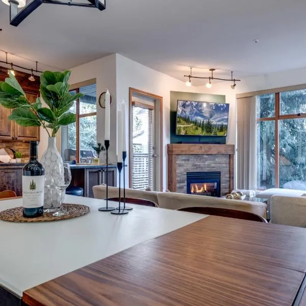 Central 2BR with Prime Amenities, hotel en Whistler