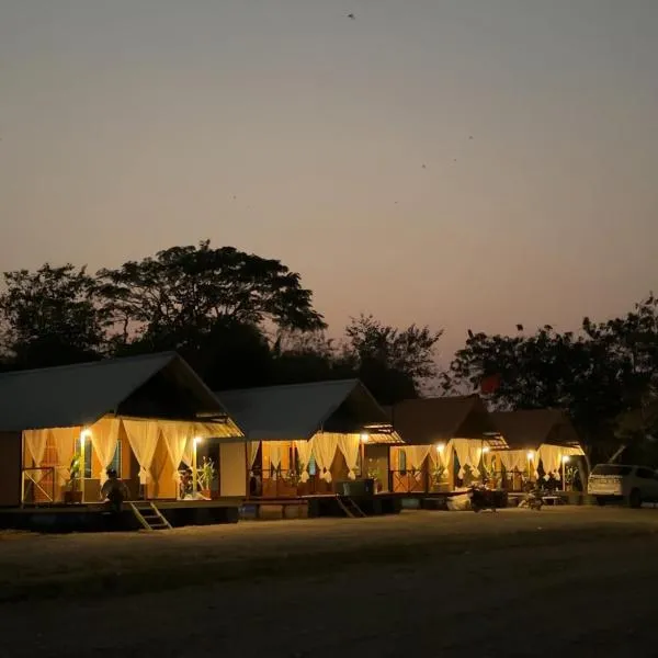 อิงน้ำท่าจีน (ท่าจีนรีสอร์ท), hotel v mestu Suphan Buri