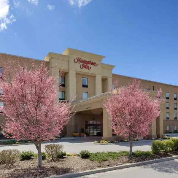 Hampton Inn by Hilton Garden City Long Island, отель в городе Гарден-Сити