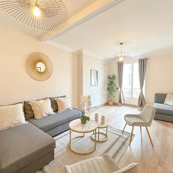Champs Elysées area - Deluxe Family Apartments
