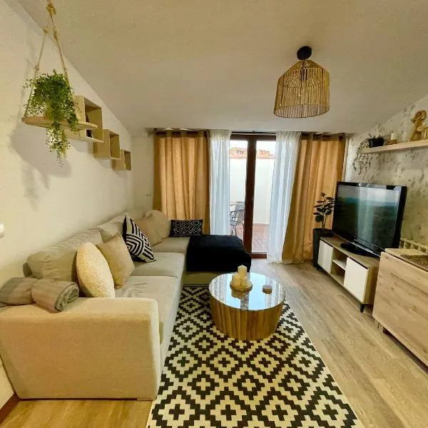 Acogedor Ático en Cantavieja VUTE-23-026, hotel in Cantavieja