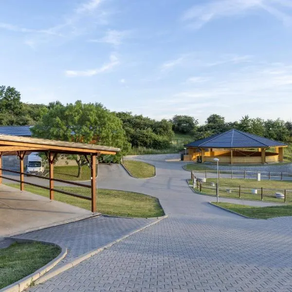 Farma Holý Vrch, hotel v Kurdějově