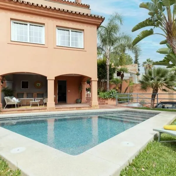 Traditional Spanish villa near Puerto Banus, hotel in Marbella