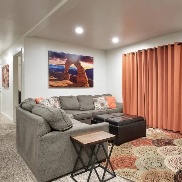 6A Family Friendly RedCliff Condo POOL & HOT TUB (Pet Friendly), ξενοδοχείο σε Moab