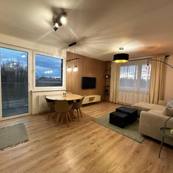 New 2 Bedroom apartment by the airport - FREE PARKING, hotell Bratislavas