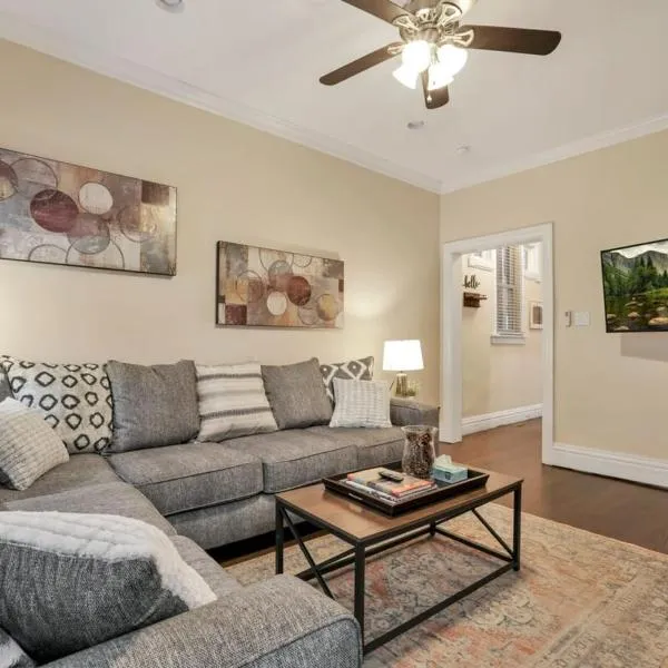 OSU and Short North 4 Bedroom Patio and Garage with EV, hotel in Columbus