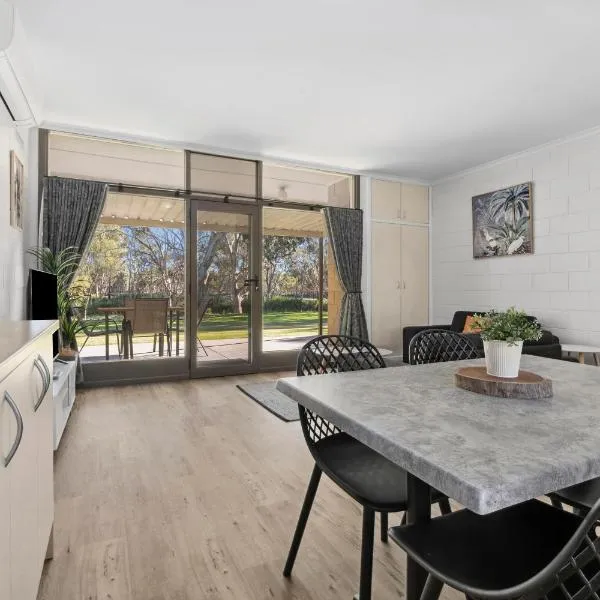 Riversands Rest Accommodation Scenic Riverfront Cottages, Paringa, ξενοδοχείο σε Renmark