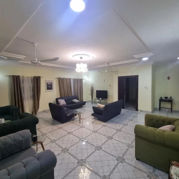 B's Classic and Cozy Apartments, hotel v destinaci Cape Coast