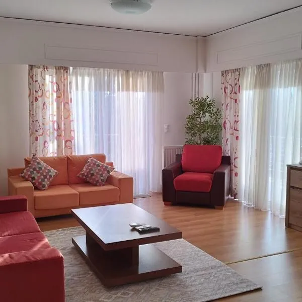 Spacious flat ideal for families, hotel in Athens