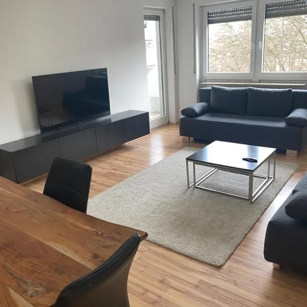 3 Zimmerwohnung nähe Autobahn A8, hotel in Augsburg