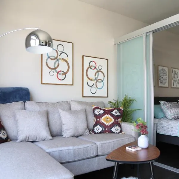 Queen Anne Retreat - 1 Blk from CPA - Free Parking, hotel in Seattle