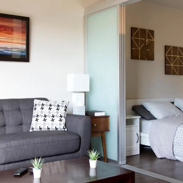 Amazing Capitol Hill Apartment with Free Parking!,西雅圖的飯店