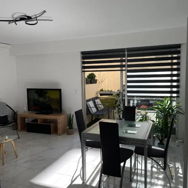 Superbe appartement carré Delfino Port de Nice, hotel v Nice