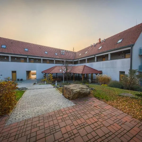 Hotel Madl – hotel w mieście Velké Bílovice