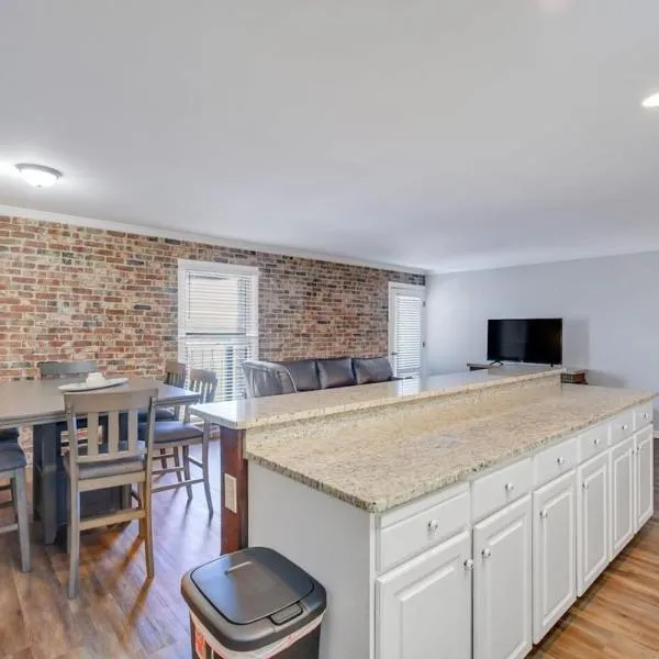 Eagle's Nest - Spacious Loft Downtown - Near GSU, hotel in Statesboro
