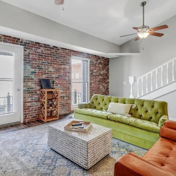 Eagle's Landing Loft-Downtown Above Bull & Barrel, hotel in Statesboro