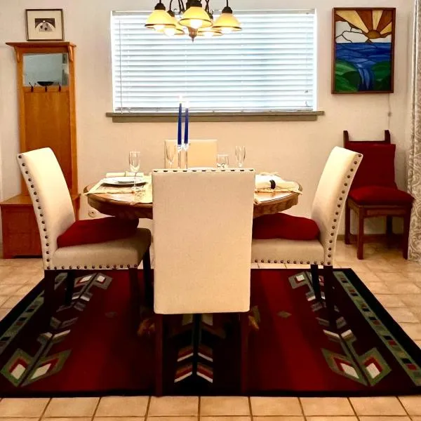 Downtown Historic East-Side Coyote House 2B 2BA, Hotel in Santa Fe