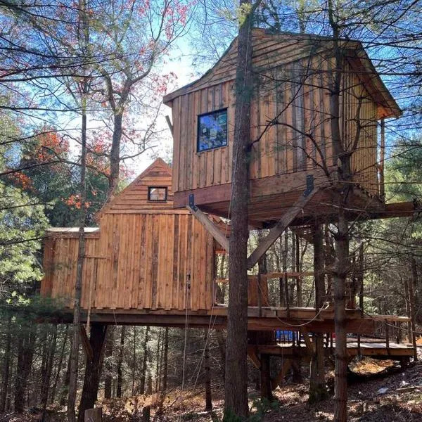 Little Birds Treehouse, hotel in Sparrow Bush