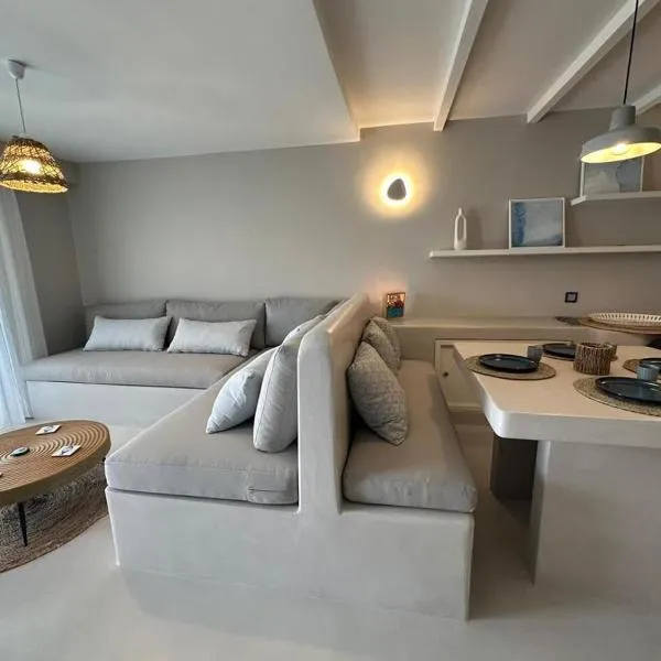 Elements - Air & Water Apartment by Hostandros, hotell i Gavrion