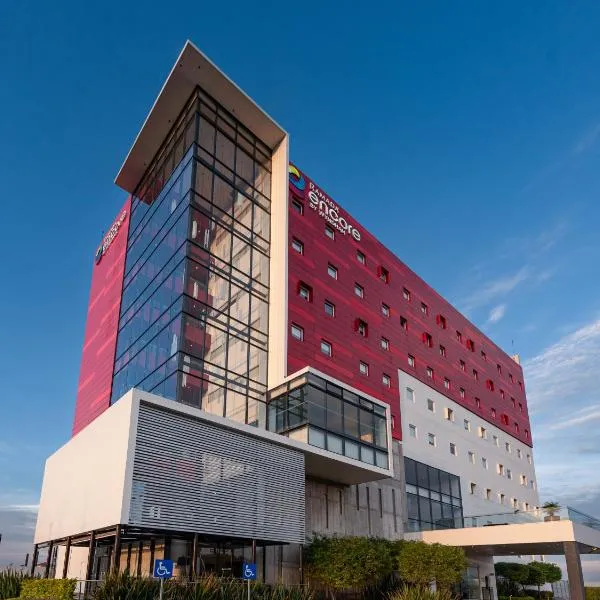 Ramada Encore by Wyndham Aguascalientes, hotel di Aguascalientes