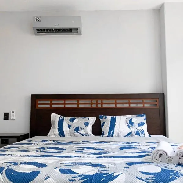 Departamento de 3 dormitorios cerca al Mall San Marino, hotel in Guayaquil