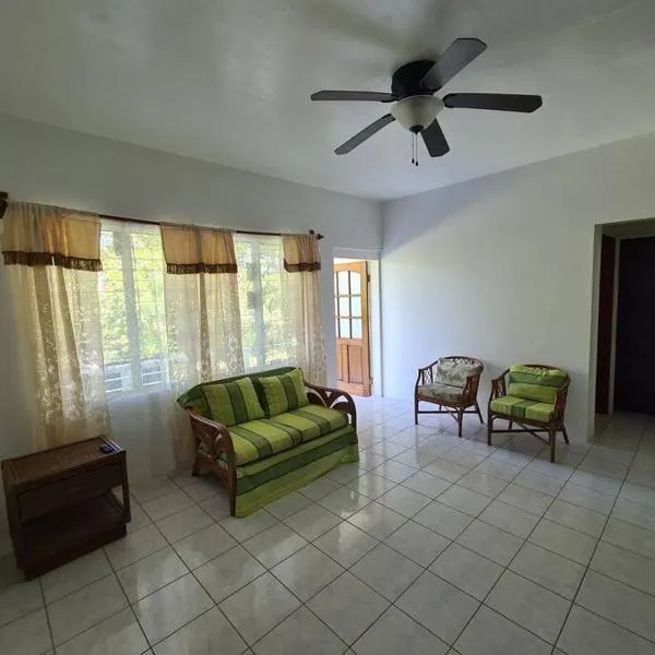 Montserrat Mountain View Retreat, хотел в Cudjoe Head