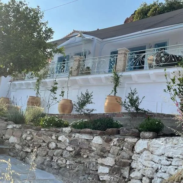 Stunning 1 bed Poros house presented by Lazydaze., hotel v destinácii Poros