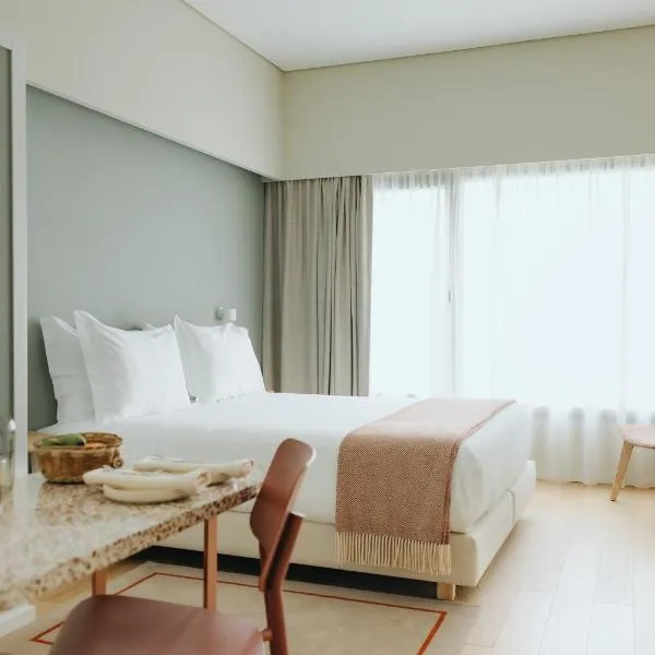 NINE DOTS Azorean Art Boutique Hotel, hotel v destinaci Ponta Delgada