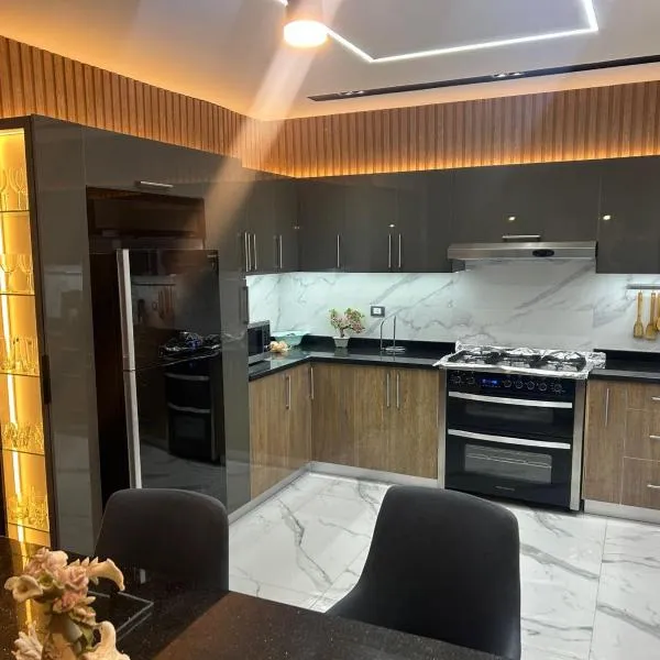 شقة 200 متر جديدة بالكامل للايجار في الحى التاسع مدينة العبور القاهرة, hotel i Obour