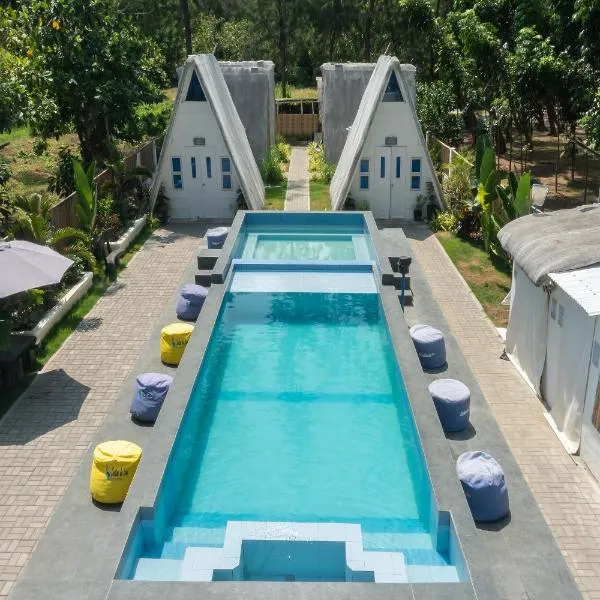 Costas De Liwa Bar & Beach Resort, hotel in Zambales