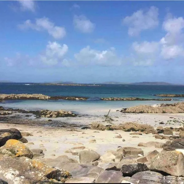 Drop Anchor House, Spacious 3 bedroom apartment, fabulous sea views, hotel v destinaci Cleggan