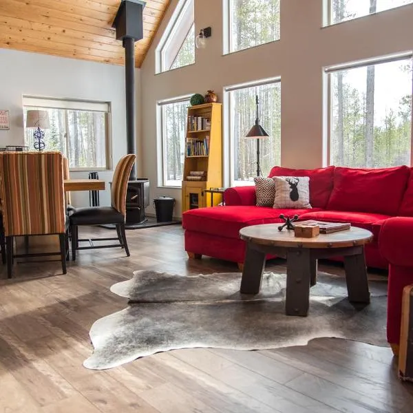 Elk Street Retreat - Private Home near Glacier Park, Pet Friendly!, hotel in Columbia Falls