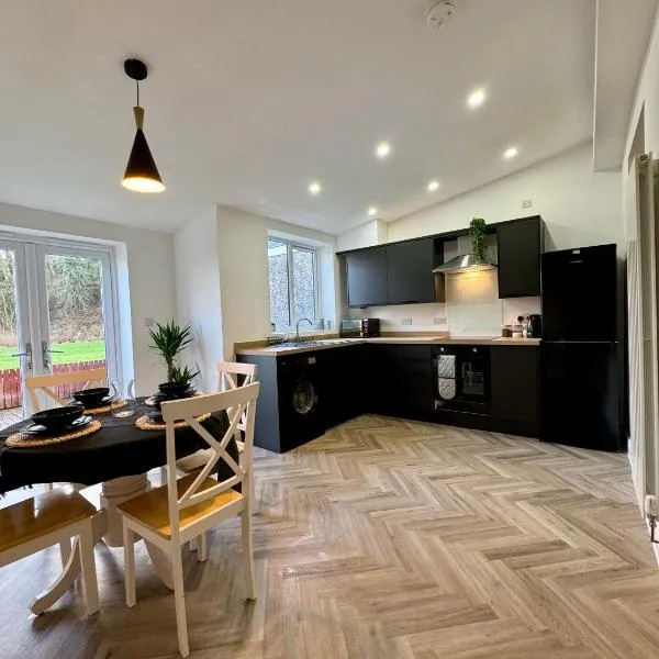 Spacious home near park and playing fields, ξενοδοχείο σε Aberdare