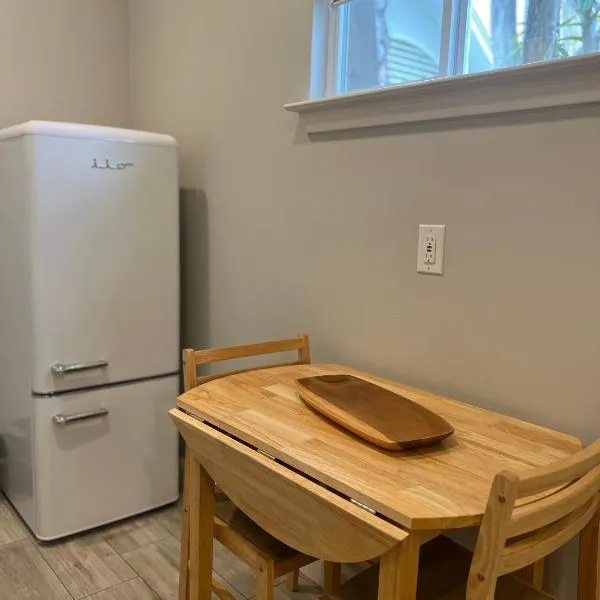 Private modern guesthouse, near La Cantera/Medical Center, ξενοδοχείο στο Σαν Αντόνιο