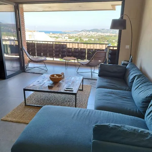 Modern Penthouse with Amazing Sea Views in the Heart of Javea Old Town, hotel a Xàbia