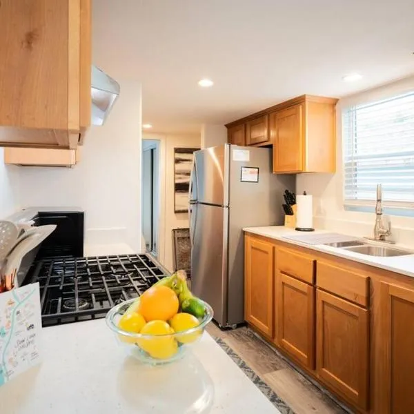 Oasis Home with Loft and Private Sauna, hôtel à San Luis Obispo