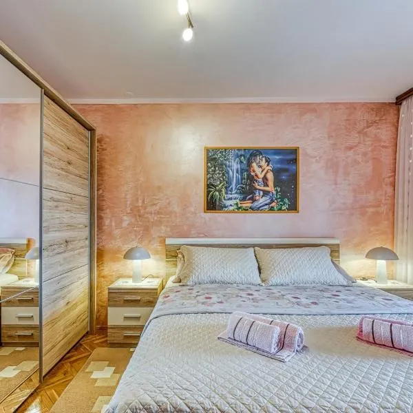 Apartment Cerin with Balcony, hotel in Poreč