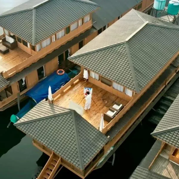 New Jacquline Heritage Houseboats, hotel v destinaci Šrínagar