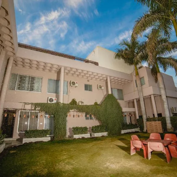 VIP House Peshawar、ペシャワールのホテル