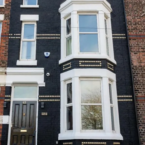 Home at 42 Arkles Lane Anfield, hotel in Liverpool