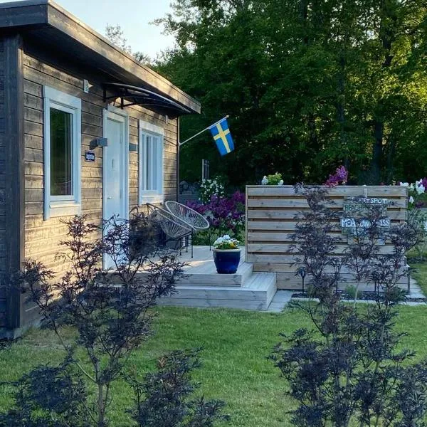 Cozy cottage near the sea, Blekinge skärgård, hotel en Torsö