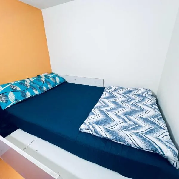 Moon Backpackers Burjman Exit 2, Family Partitions, Loft partitions,, hotel in Dubai